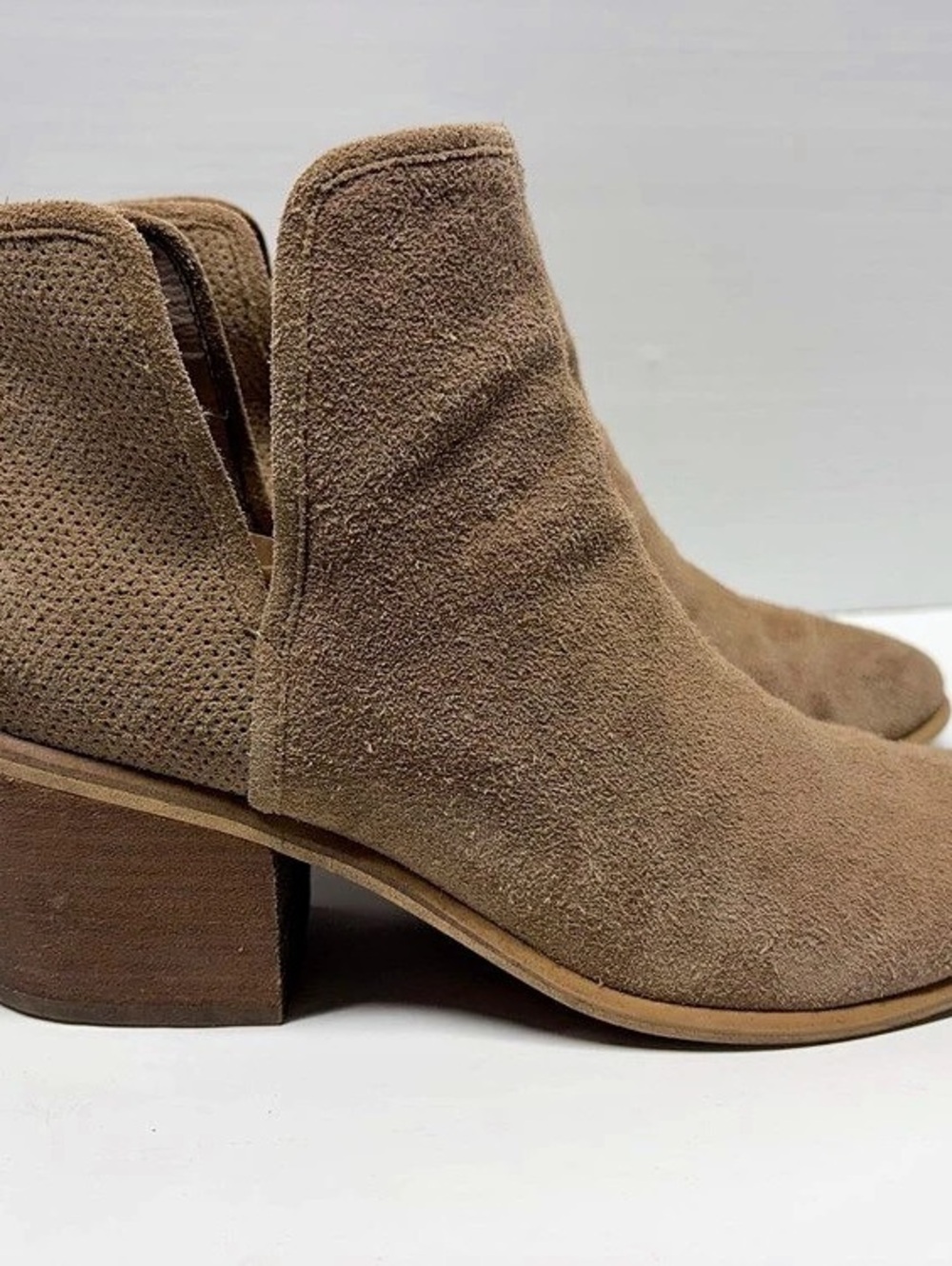 BP. Trolley Ankle Bootie. Brown womens US 8